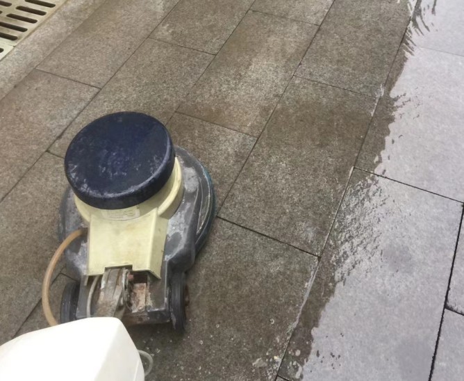 小區(qū)道路地面清洗